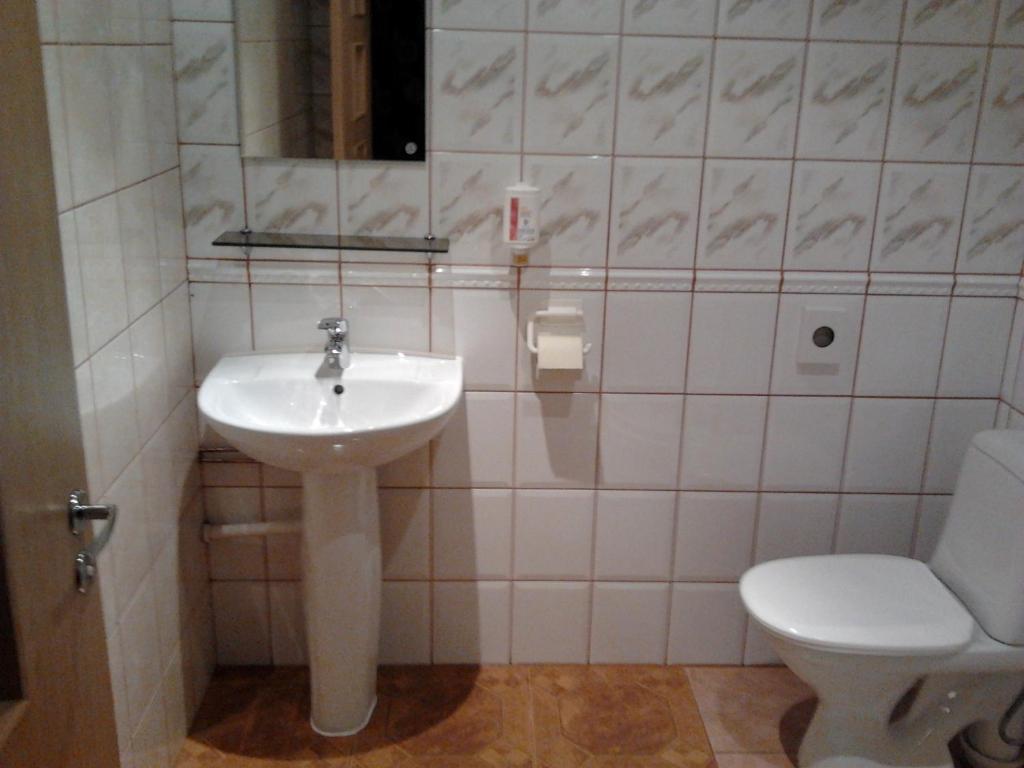 Urusel Guesthouse Talin Quarto foto