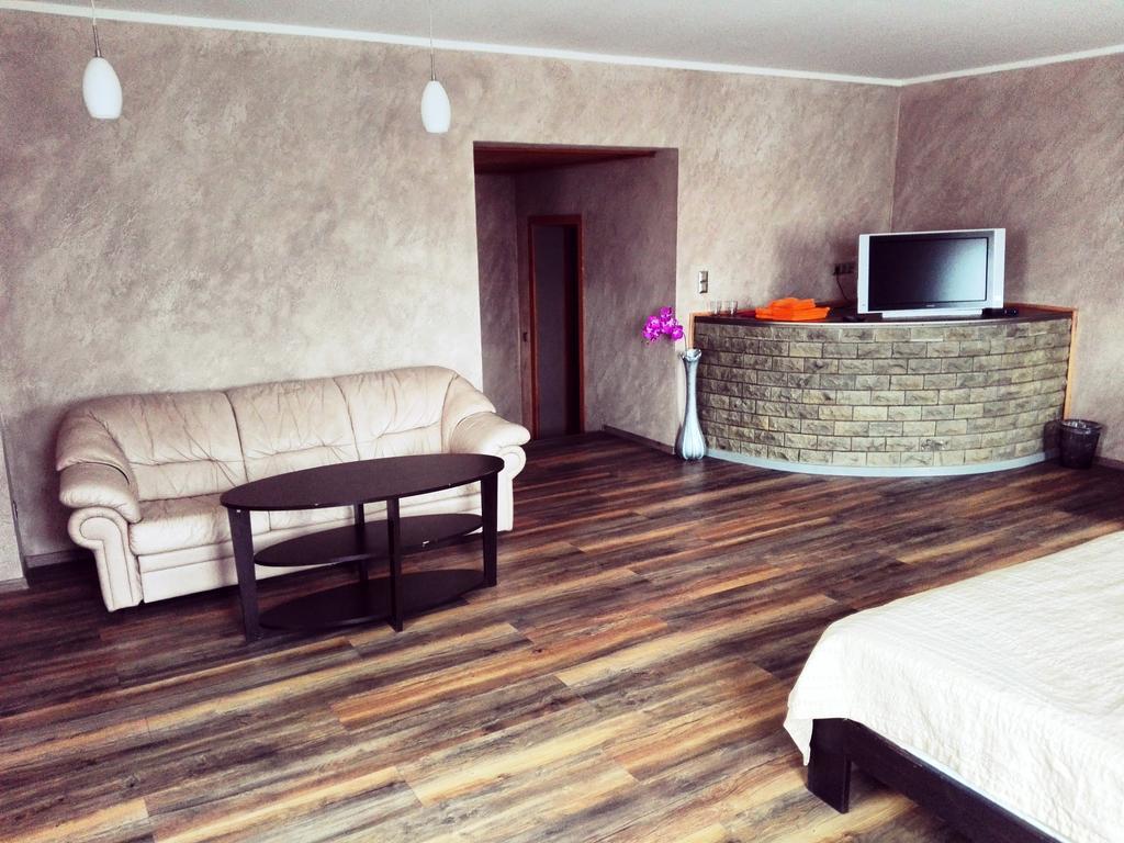 Urusel Guesthouse Talin Exterior foto
